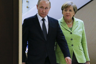 Президент России Владимир Путин и канцлер ФРГ Ангела Меркель во время встречи в Сочи, 2 мая 2017 года