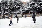 Во время снегопада в Афинах, Греция, 24 января 2022 года