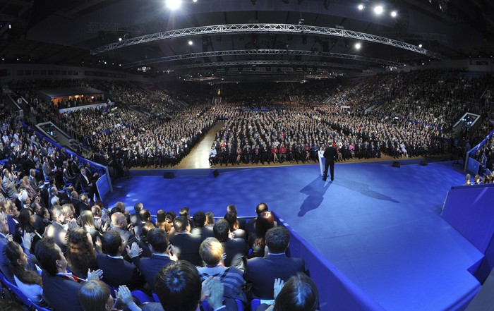 «Единая Россия» победит и, опираясь на&nbsp;общенародную поддержку, Дмитрий Анатольевич Медведев сможет создать новую эффективно функционирующую управленческую команду, возглавит правительство Российской Федерации для&nbsp;того, чтобы продолжить работу по&nbsp;модернизации всех сторон нашей жизни», &ndash; сообщил премьер.
