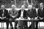 Ветераны советского спорта (слева направо): Константин Бесков, Валентин Николаев, Никита Симонян, Николай Озеров, Владимир Петров. 1996 год 