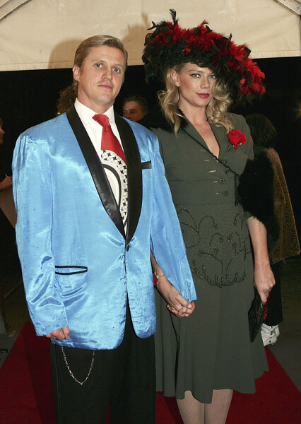 Пита Уилсон с&nbsp;возлюбленным Дэном Уайли на&nbsp;благотворительной выставке &laquo;Мать всех балов&raquo; в&nbsp;Сиднее, 2005&nbsp;год