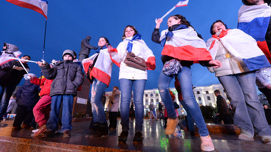 Во время концерта на площади Ленина в Симферополе в день референдума в Крыму, 16 марта 2014 года