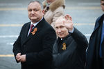 Владимир Путин и президент Молдавии Игорь Додон на военном параде, посвященном 72-й годовщине победы в Великой Отечественной войне