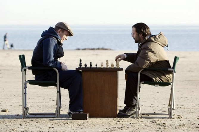 Кадр из фильма «Револьвер» (2005)