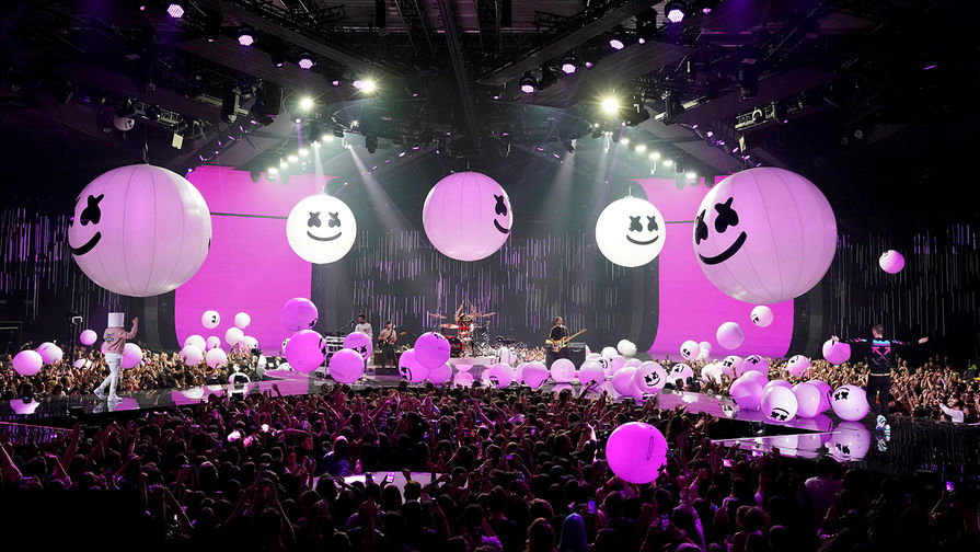 Bastille и Marshmello выступают на&nbsp;MTV Europe Music Awards, 4 ноября 2018 года