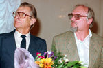 Андрей Эшпай и Геннадий Гладков во время церемонии присуждения премий мэрии Москвы в области литературы и искусства, 1995 год