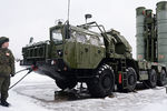 Пусковые установки зенитной ракетной системы С-400 «Триумф», поступившей на вооружение объединения противовоздушной обороны Воздушно-космических сил, в Московской области