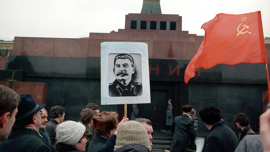 Митинг около Мавзолея на Красной площади в день 39-й годовщины смерти Иосифа Сталина, 1992 год