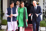Герцогиня Кэтрин и принц Уильям во время встречи с премьер-министром Пакистана Имран Ханом в Исламабаде, 15 октября 2019 года