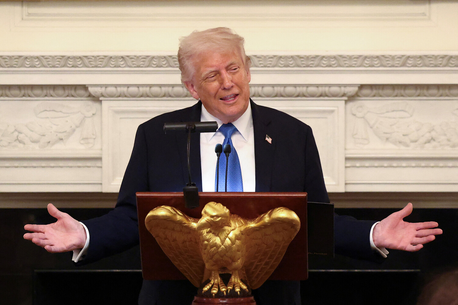 https://img.gazeta.ru/files3/492/21068492/2025-05-20T001611Z_1454141899_RC2BLEACVNM3_RTRMADP_3_USA-TRUMP-pic4_zoom-1500x1500-2177.jpg