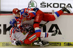 Столкновение хоккеистов сборной России и Чехии в третьем матче на Евротуре