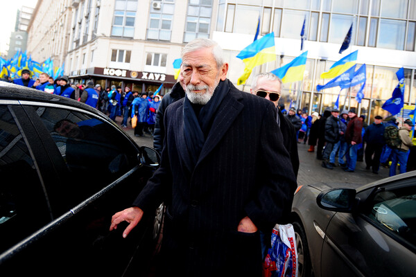 Вахтанг Кикабидзе во время акции протеста сторонников евроинтеграции Украины на&nbsp;площади Независимости в&nbsp;Киеве, 2013&nbsp;год