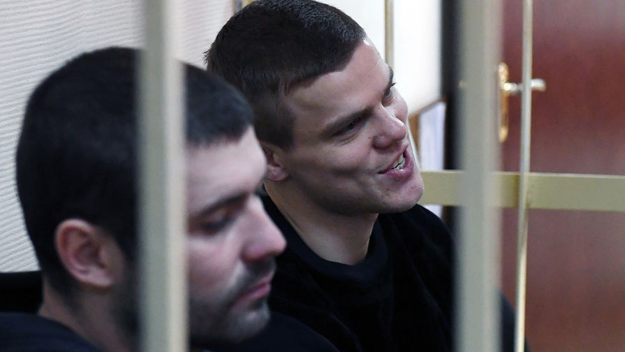 Футболист Александр Кокорин и Александр Протасовицкий на заседании Пресненского суда города Москвы, 10 апреля 2019 года