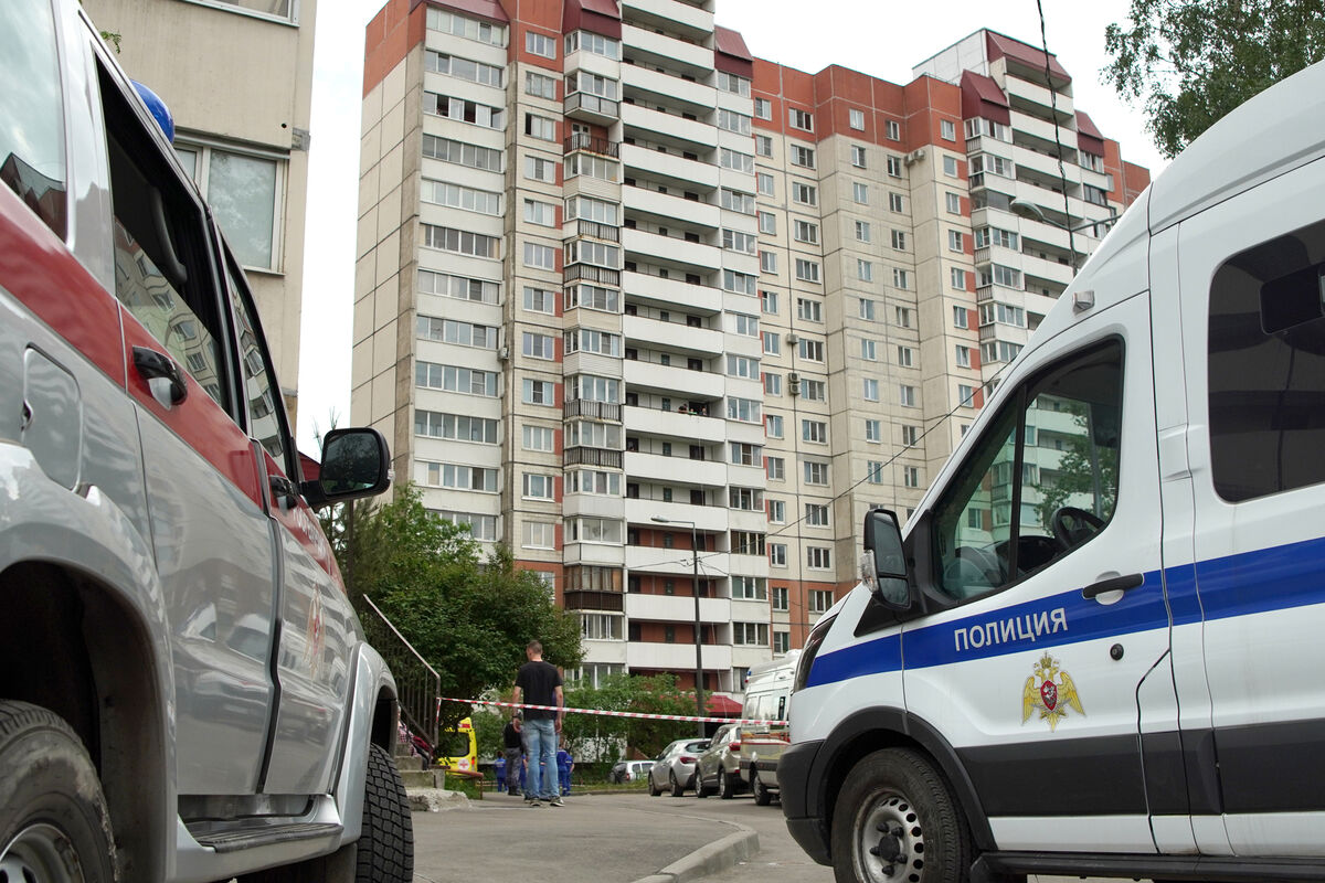 Стрелявшего в доме в Петербурге нейтрализовали сотрудники Росгвардии -  Газета.Ru | Новости