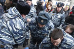 Задержания активистов у здания Замоскворецкого суда