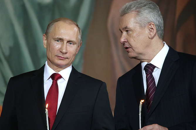 Владимир Путин и Сергей Собянин на праздничном пасхальном богослужении в храме Христа Спасителя, апрель 2014 года