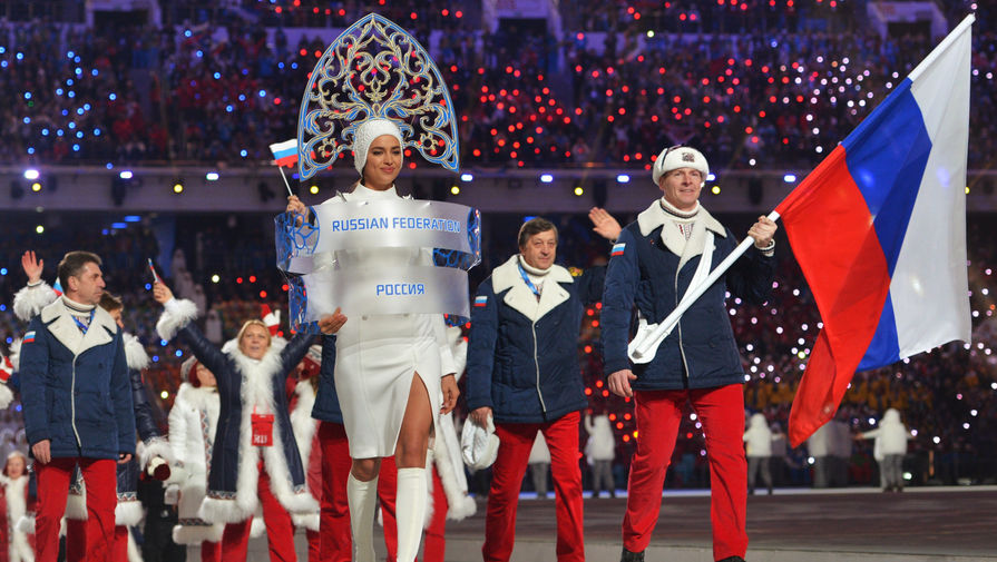 Знаменосец сборной России Александр Зубков на церемонии открытия XXII зимних Олимпийских игр в Сочи