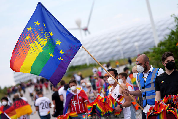 Los nacionalistas marcharon en Varsovia y quemaron la bandera alemana - Gazeta.Ru