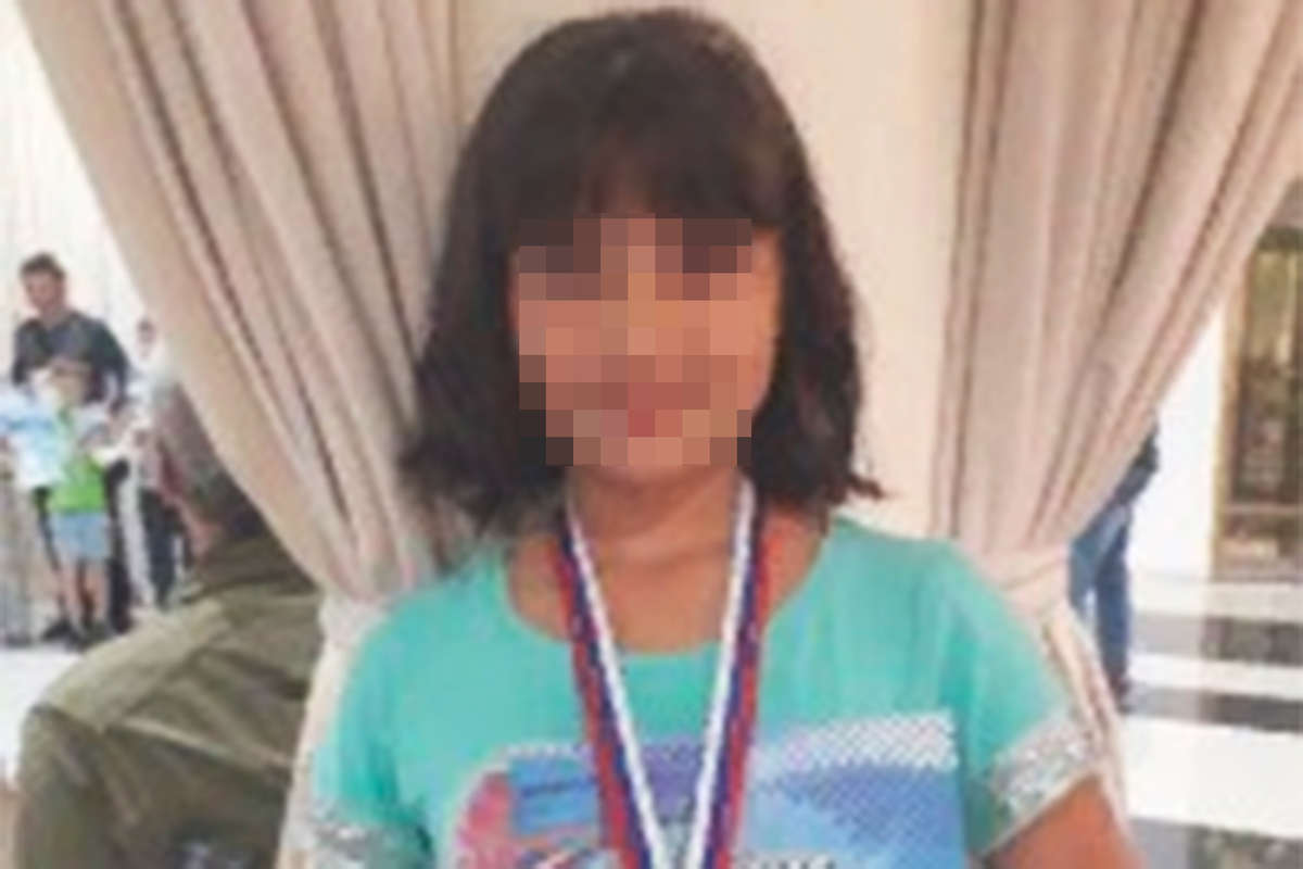 Бродячие собаки напали на девочку. 12 летнюю девочку искусали собаки. На 12 летнюю девочку напали собаки. Девочка собака татарстан. Пг собака.