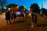 Протестующие против сноса монумента «Освободителям Риги» возле места сноса в Риге, 23 августа 2022 года 