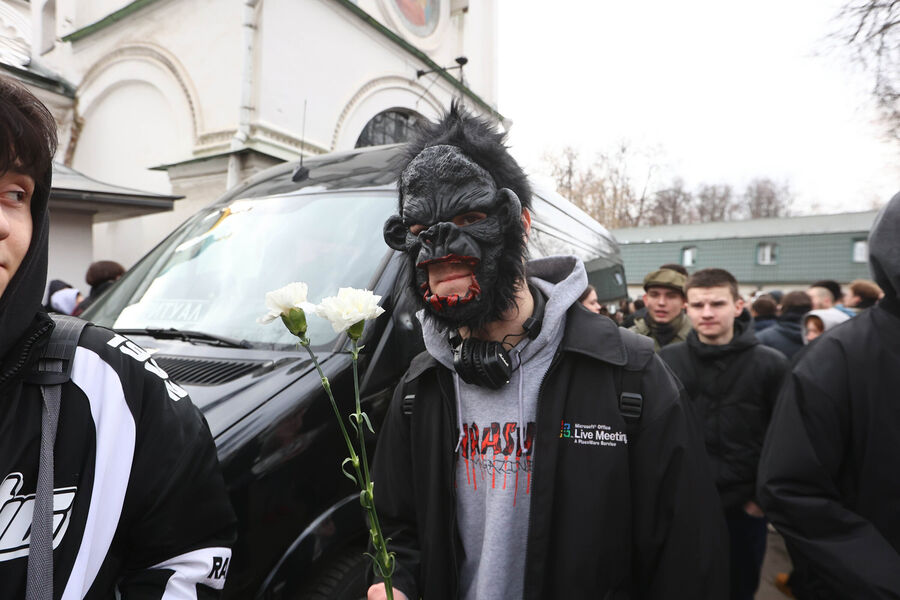 Церемония прощания с&nbsp;рэпером Пашей Техником в&nbsp;храме Петра и Павла в&nbsp;Лефортово в&nbsp;Москве, 11&nbsp;апреля 2025&nbsp;года