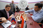 Шахматисты Сергей Карякин и Виши Ананд (Индия), 2011 год