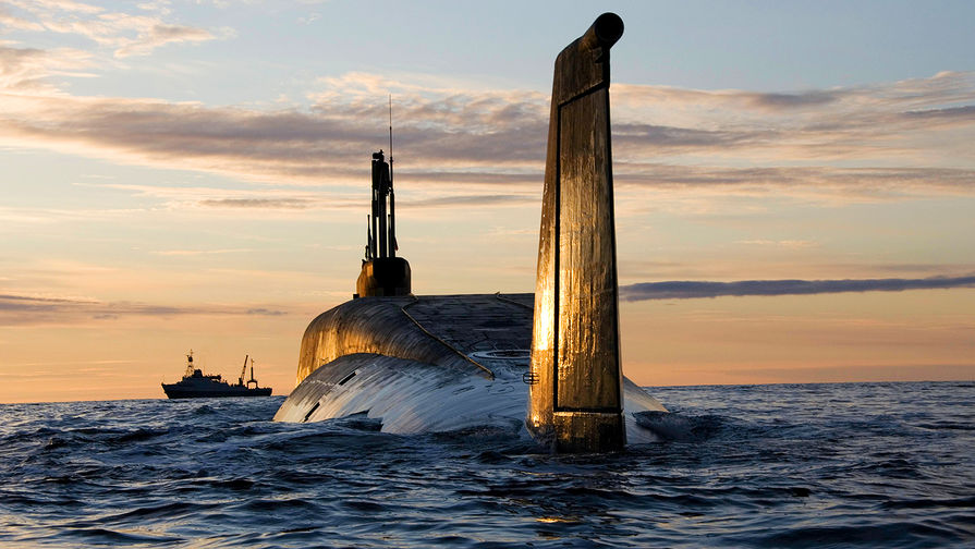 Атомная подводная лодка (АПЛ) &laquo;Юрий Долгорукий&raquo; во время ходовых испытаний летом 2009 года