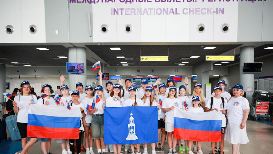 Почти 250 российских школьников улетели на летний отдых в КНДР