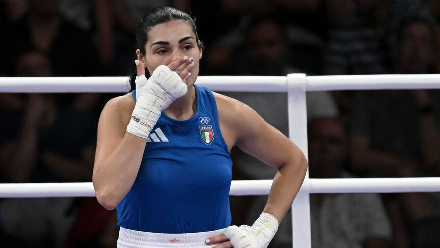 Итальянская боксерша в слезах снялась с боя против соперницы, провалившей гендерный тест