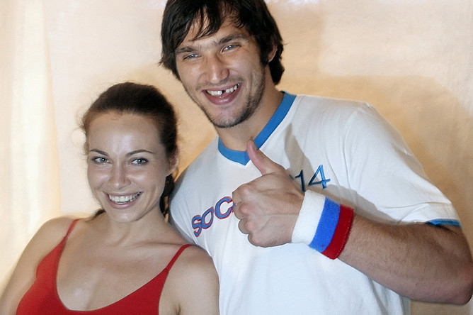 Актриса Екатерина Гусева и Александр Овечкин в Russian Bosco Club на Олимпиаде в Пекине, 2008 год
