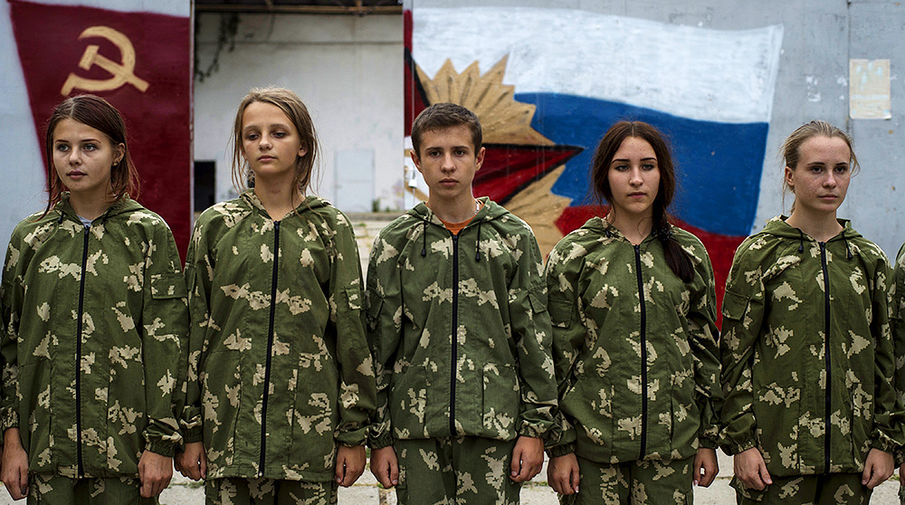 Участники военно-патриотического клуба для&nbsp;молодежи &laquo;Доброволец&raquo; в&nbsp;Луганске