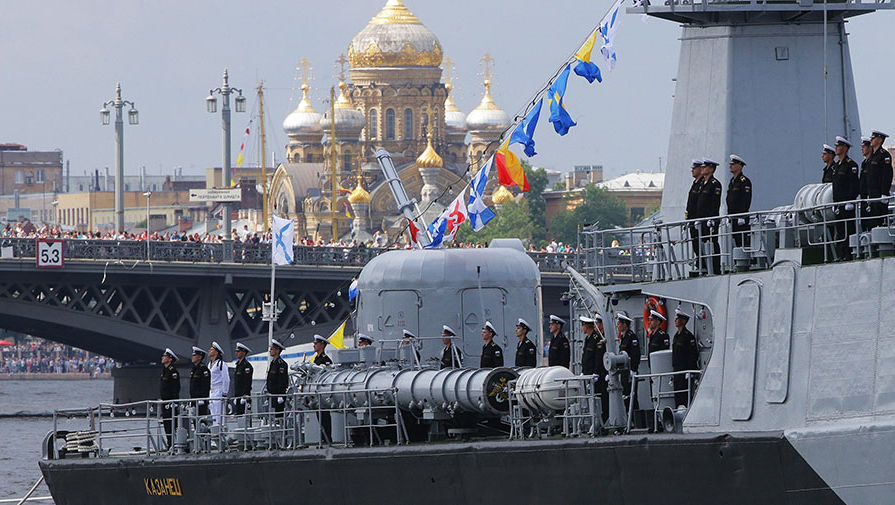 Противолодочный корабль &laquo;Казанец&raquo; на&nbsp;параде кораблей по&nbsp;случаю Дня Военно-Морского Флота России