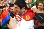 Борец Абдулрашид Садулаев во время церемонии встречи в аэропорту Шереметьево спортсменов олимпийской сборной России