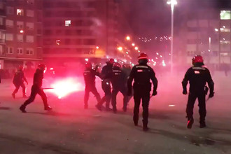 Во время столкновений фанатов и полиции в Бильбао перед матчем между «Атлетиком» и московским «Спартаком», Испания, 22 февраля 2018 года