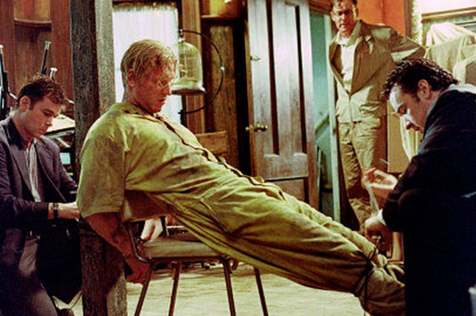 Джон К. Макгинли в фильме «Идентификация» (2003)