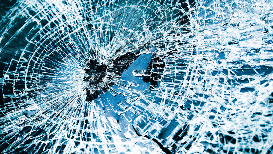 В Смоленске мужчина разбил стекла у 12 припаркованных автомобилей