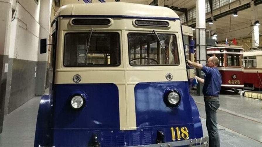 В Санкт-Петербурге восстановили довоенный троллейбус