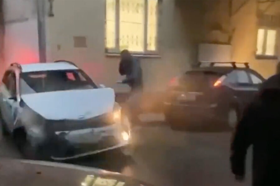 разбил арендованную машину. авария с тойота камри уфа. сломанная машина. витя разбил свое бмв. разбил арендованную машину.