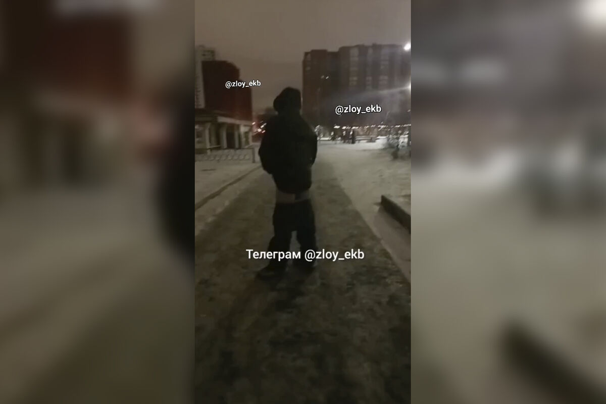 В Екатеринбурге мужчина занимался онанизмом на площади и предлагал деньги за  просмотр - Газета.Ru | Новости