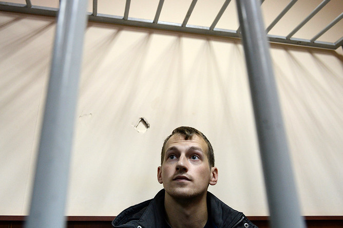 Арестованный по подозрению в организации драки в общежитии в Капотне Алексей Худяков в здании Кузьминского суда Москвы