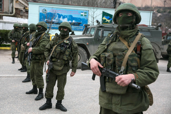 Российские военнослужащие около&nbsp;пограничного поста в&nbsp;Балаклаве