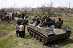 Украинские войска, заблокированные на железнодорожном переезде под Краматорском