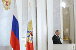Президент России Владимир Путин во время выступления с ежегодным посланием к Федеральному собранию РФ в Георгиевском зале Кремля