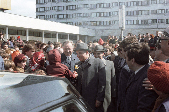 Михаил Горбачев во время встречи с&nbsp;жителями Ленинграда, май 1985&nbsp;года