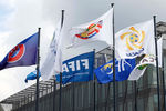 Флаги перед штаб-квартирой FIFA в Цюрихе