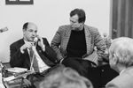 Бизнесмен и депутат Артем Тарасов (крайний слева) в офисе «Истока», 1990 год