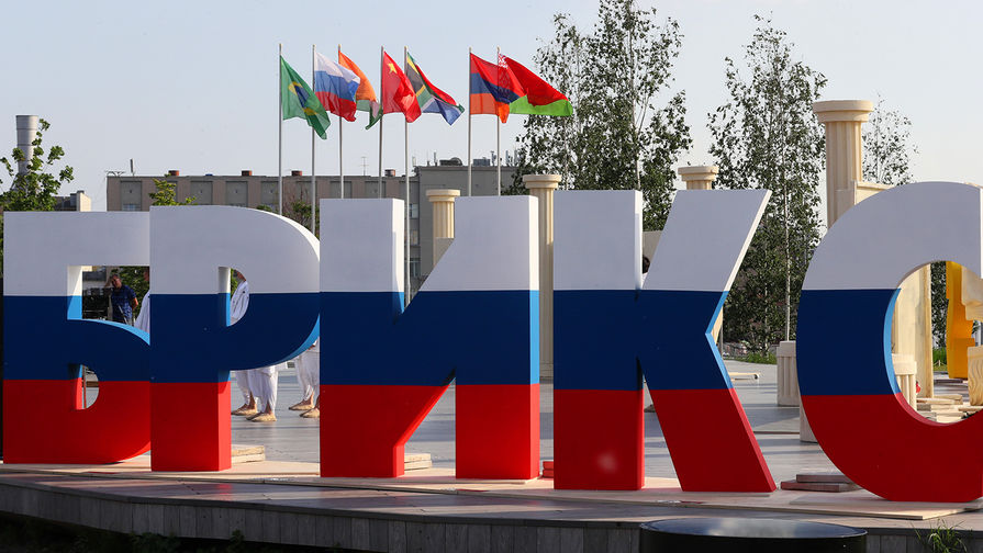 Глава форума БРИКС Ананд сообщила о возможности России преодолеть последствия санкций