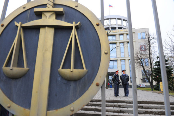 Посовещавшись две-три минуты, судейская коллегия изменила меру пресечения на залог в 100 млн рублей