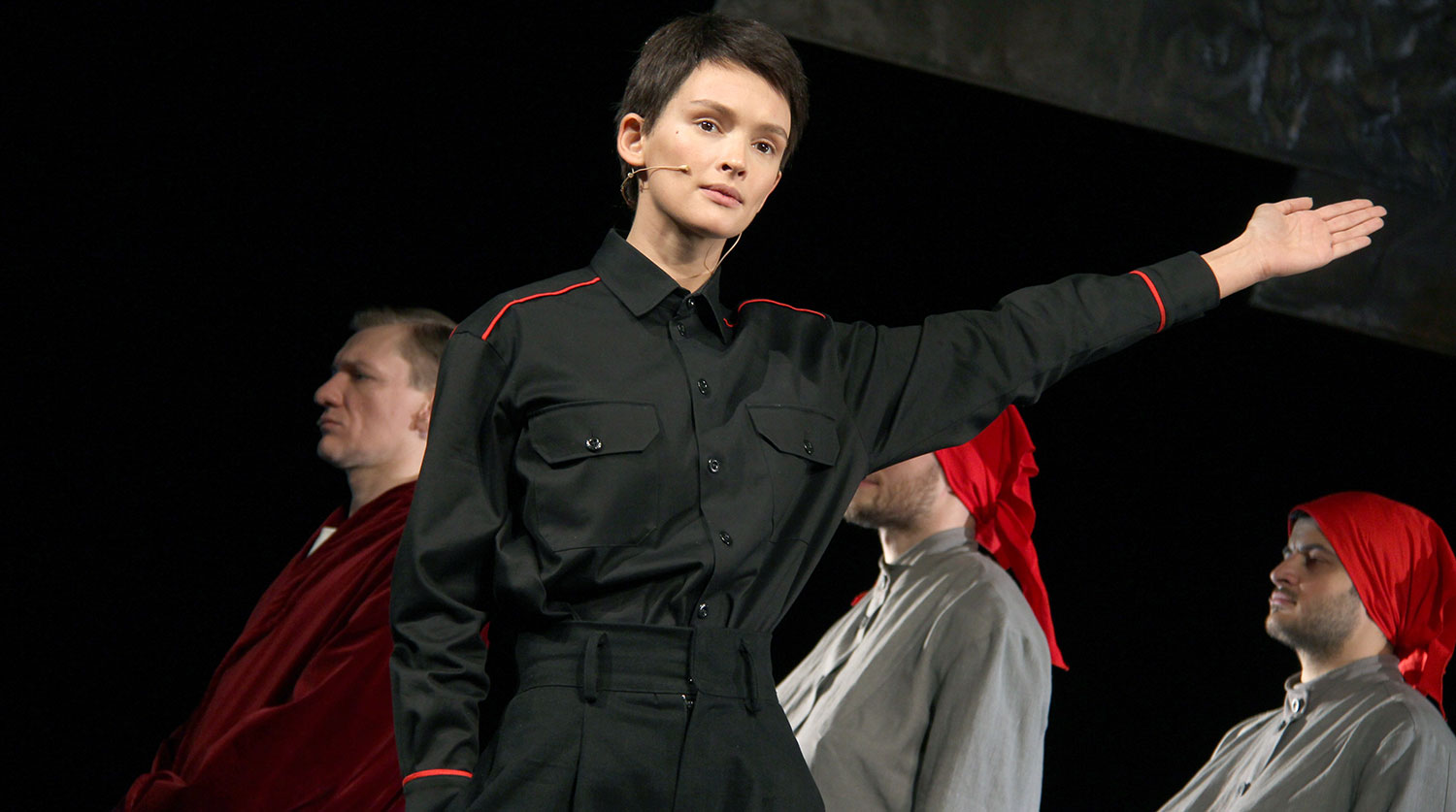 Секси Паулина Андреева – Саранча (2013)