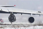 Самолет Ан-124 после аварийной посадки из-за проблем с двигателем в новосибирском международном аэропорту «Толмачево», 13 ноября 2020 года
